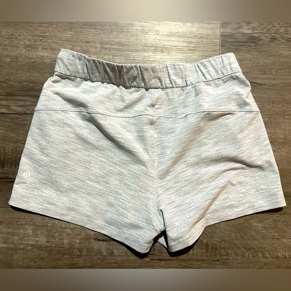 Women’s Lululemon White and Blue/Grey Striped Shorts L